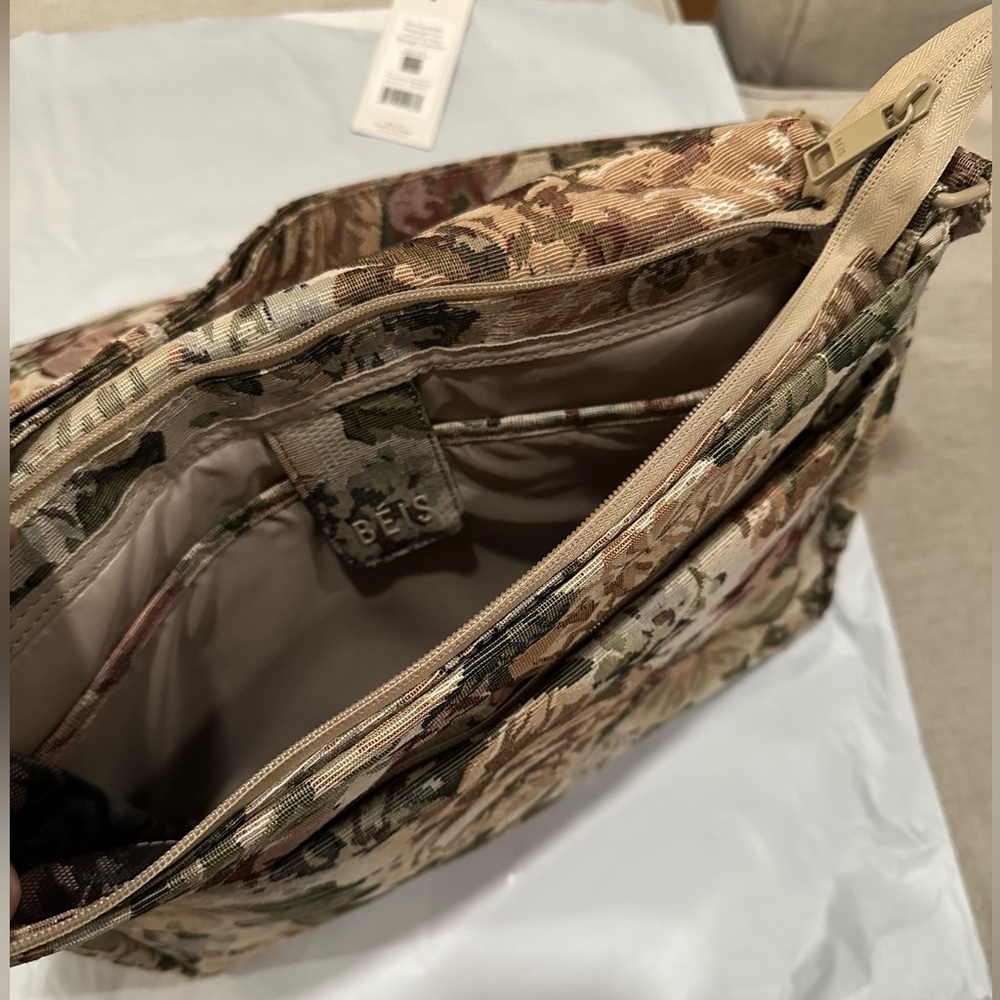 NWT Beis Expandable Messenger Tote in Vintage Floral - Picture 5 of 9